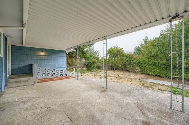 Building Photo - Charming, Recently Updated 3 Bed West Seat...