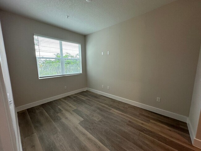 Building Photo - 4424 S Texas Ave