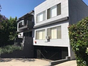 Building Photo - 1017 N Spaulding Ave #8