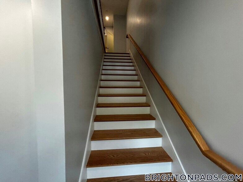Building Photo - 124 Kenrick St
