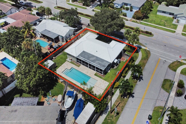 Building Photo - 800 SW 12th Ave
