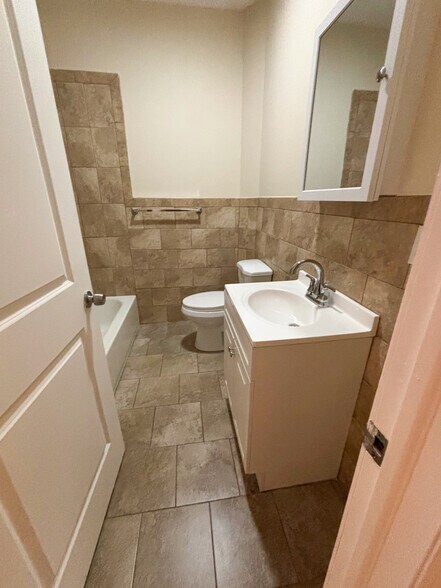 Building Photo - 195 Main St