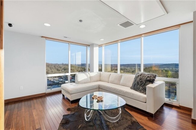 Building Photo - 5 W Mountain St