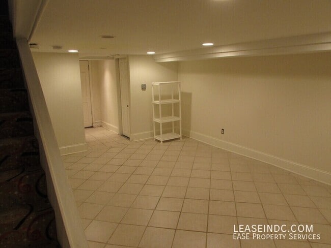 Building Photo - 2517 3rd St NE