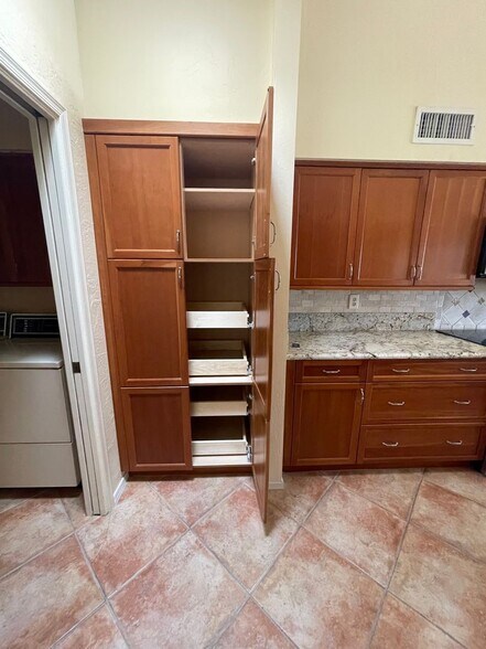 Building Photo - 9437 E Minnesota Ave