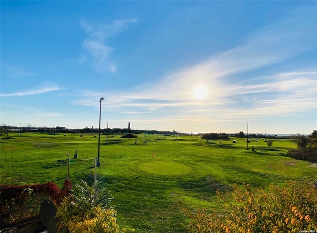 Building Photo - 328 B 147 St