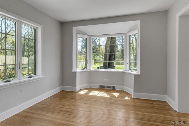 Building Photo - 305 Girard Ave