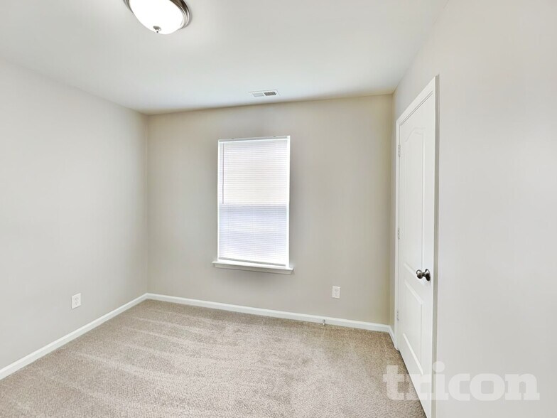 Building Photo - 106 Newport Dr