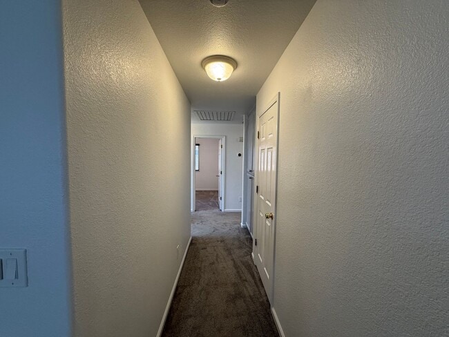Building Photo - 4-bedroom Single Story home in Ripon!