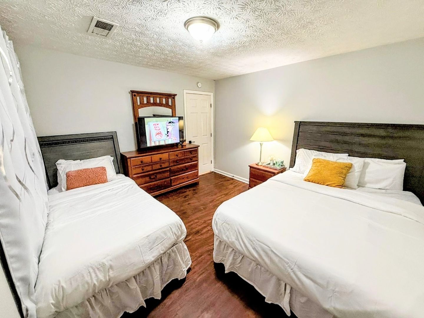 Building Photo - 5405 Glen Haven Dr