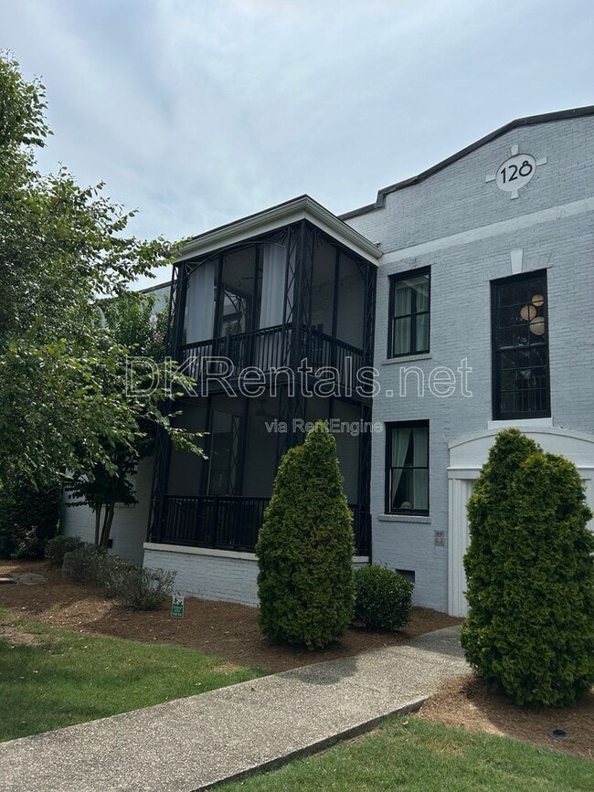Building Photo - 128 Peachtree Memorial Dr NW