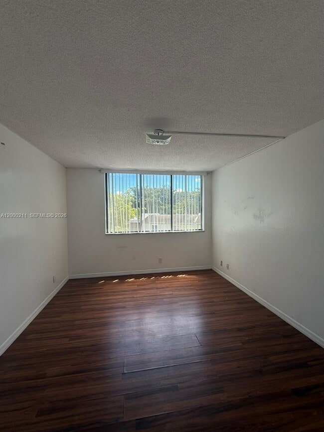 Building Photo - 4222 Inverrary Blvd