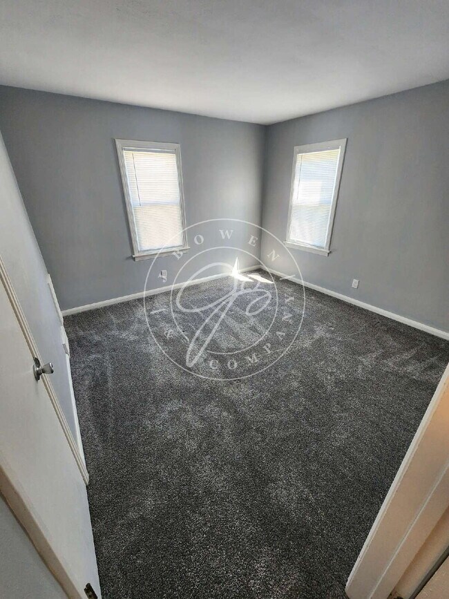 Building Photo - "Charming 2-Bedroom Haven on Luscombe Drive with Spacious 1105 sq ft Layout!"