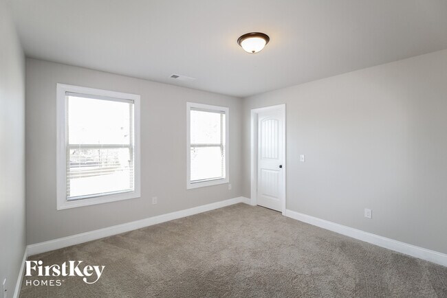 Building Photo - 1810 Cedar Oaks Ln