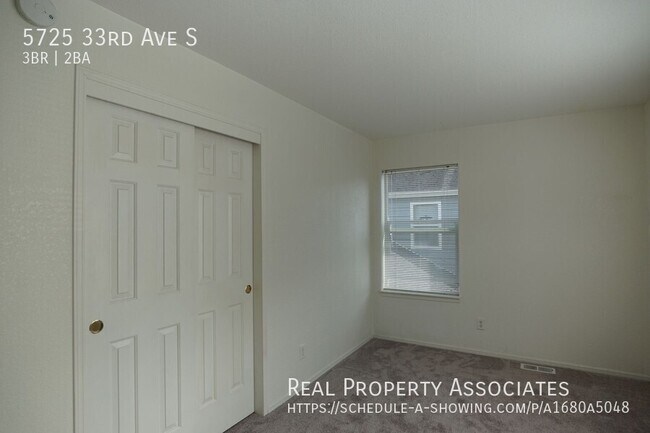 Building Photo - 5725 33rd Ave S