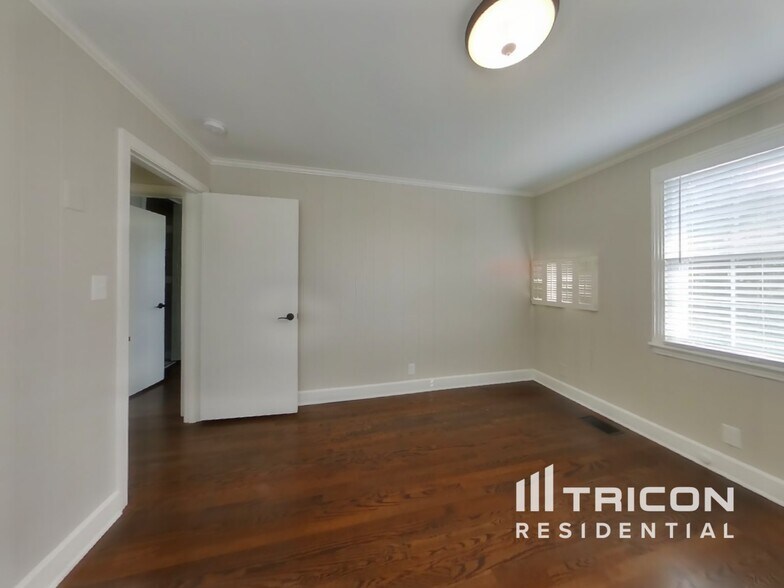 Building Photo - 421 Alta Loma Rd