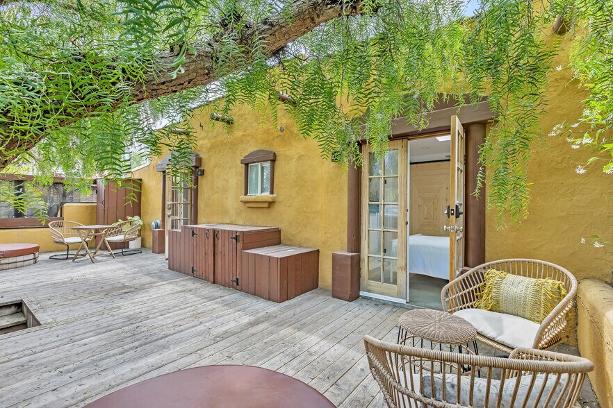 Private front deck - 718 Vernon Ave