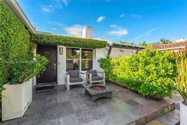 Building Photo - 738 NE 72nd Terrace