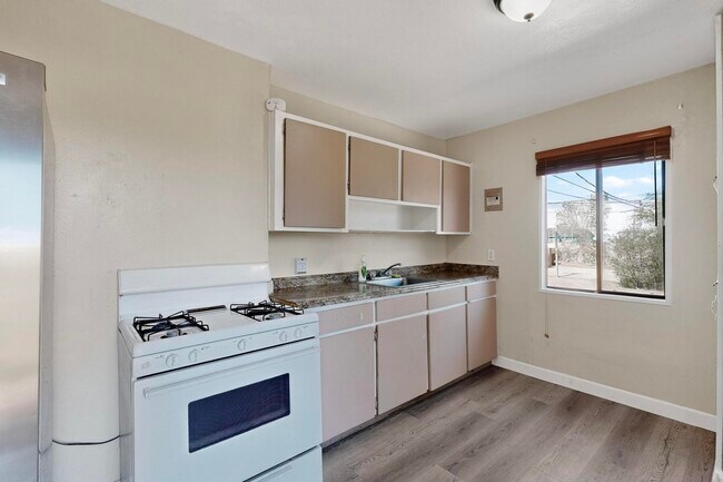 Building Photo - 165 Hilton Ave NW