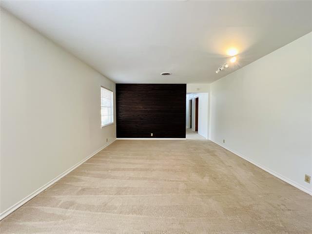 Building Photo - 8715 Labron Ave