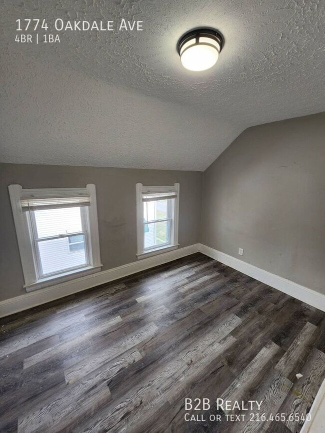 Building Photo - 1774 Oakdale Ave