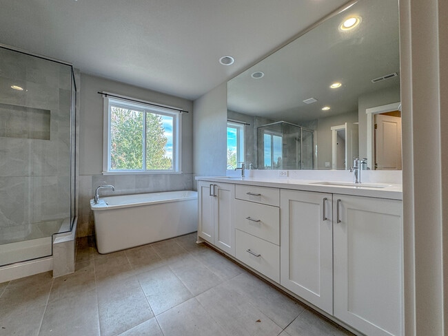 Building Photo - 17717 26th Dr NE