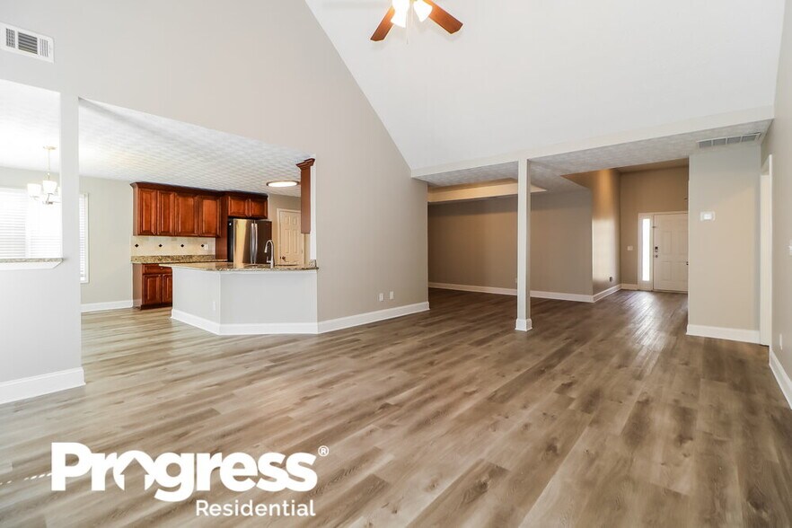 Building Photo - 2950 Northcliff Dr