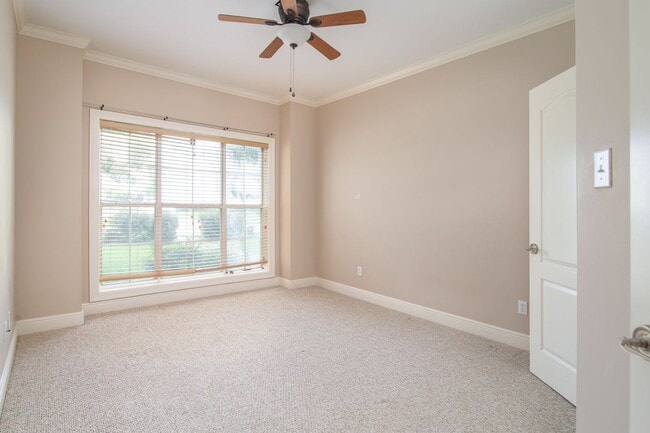 Building Photo - ***Large 4/2.5 in Westpoint***