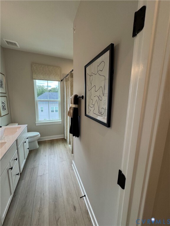 Building Photo - 8001 Lake Laurel Ln