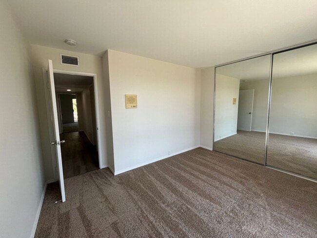 Building Photo - 4 Bed 3 Bath in Del Cerro