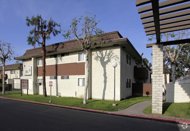 Building Photo - Hacienda La Jolla