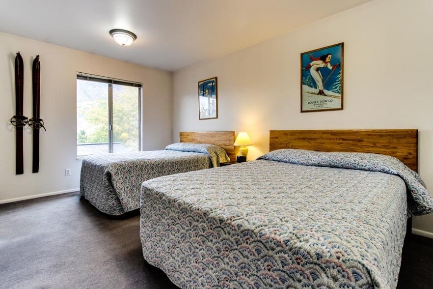 Building Photo - 3298 E Fort Union Blvd