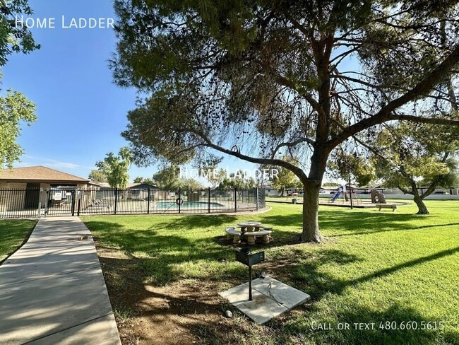 Building Photo - 1021 W Laguna Dr