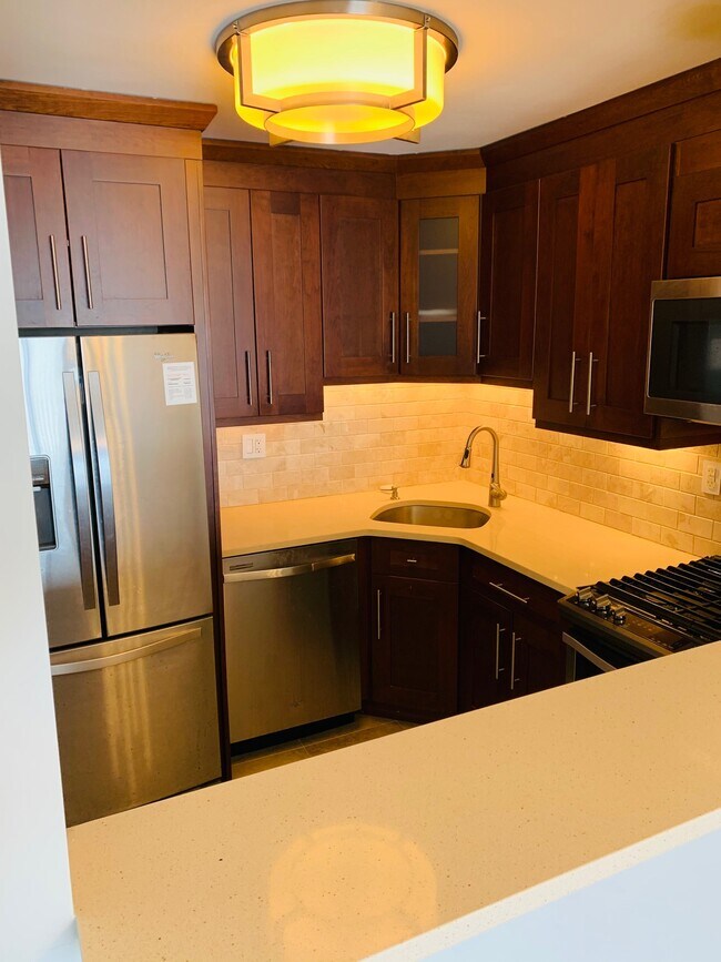 Building Photo - 2000 Linwood Ave