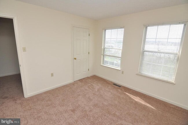 Building Photo - 215 Banbury Terrace