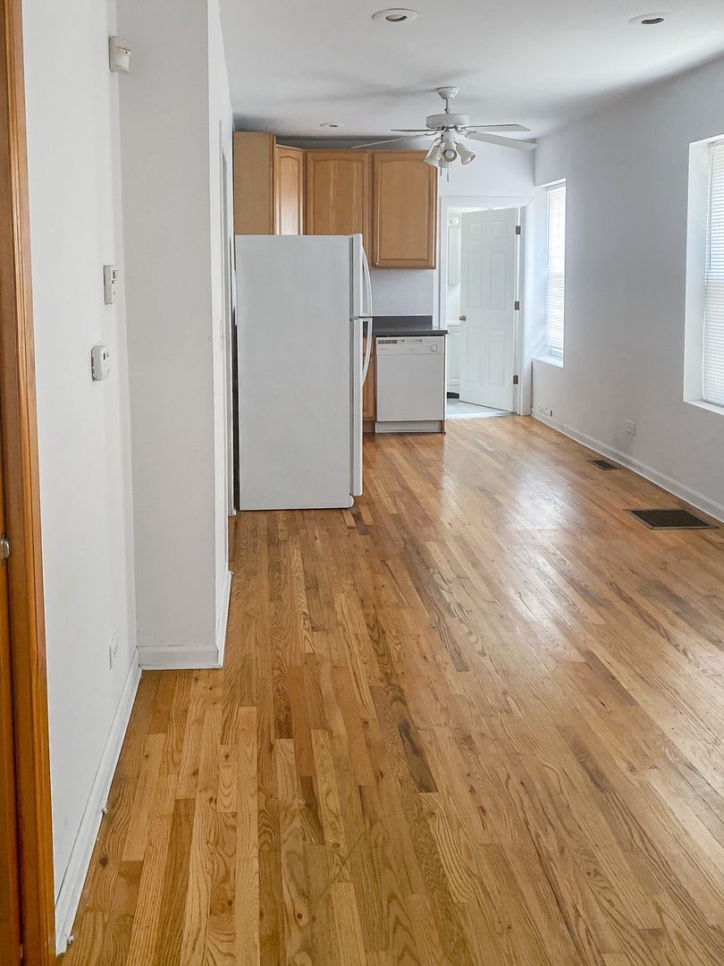 Building Photo - 2311 N Southport Ave