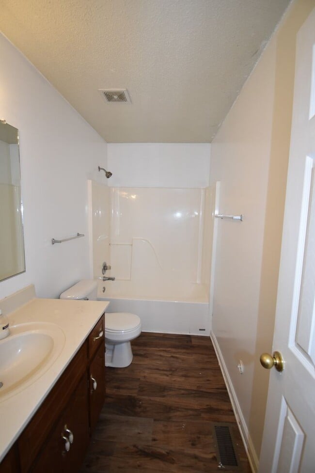 Building Photo - 3 Bedroom Home For Rent Near Post!