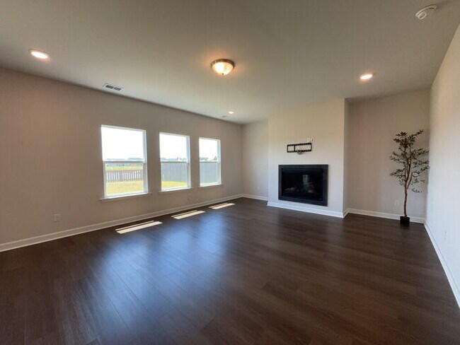 Building Photo - 445 Navona Dr