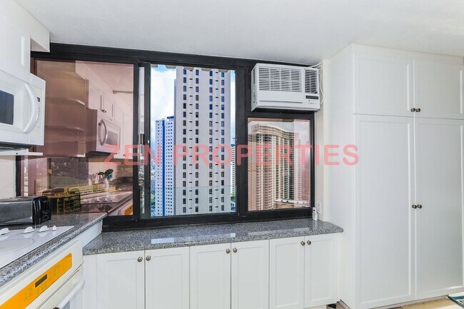 Building Photo - Fully furnished 2 bdrm / 2 bath / 1 parking unit at The Windsor Waikiki
