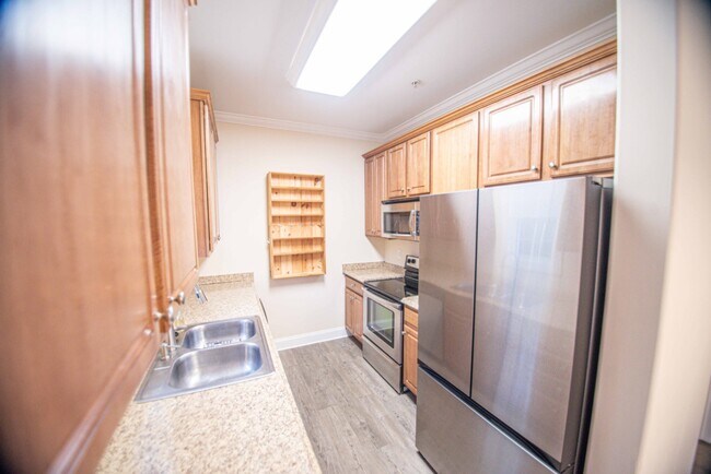 Building Photo - 614 N Center St