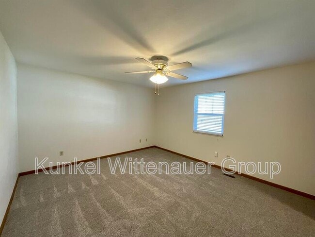 Building Photo - 614 Carol Ann Dr