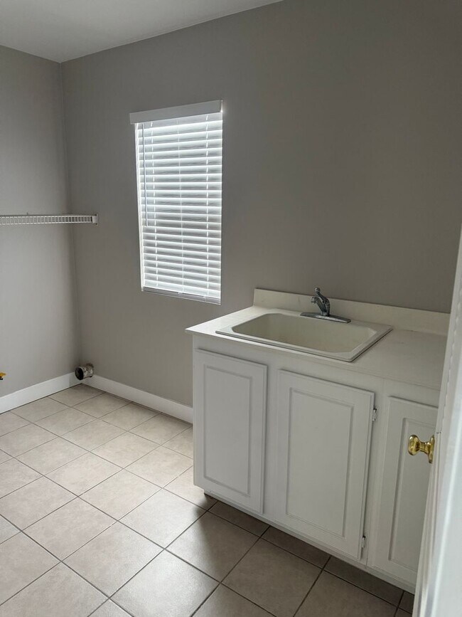 Building Photo - Eastvale 2 story beauty