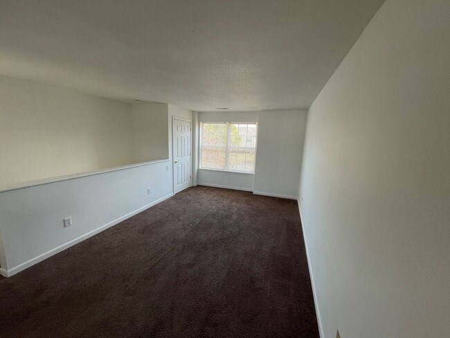 Building Photo - Rent $1025/month********** Close Proximity to Honda*********Comfortable Living