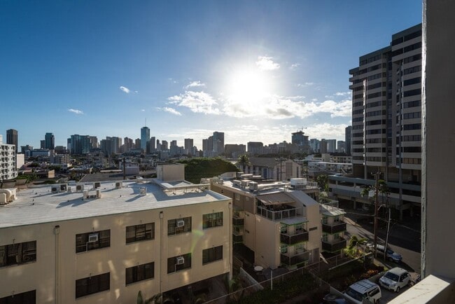 Building Photo - Hale Luana