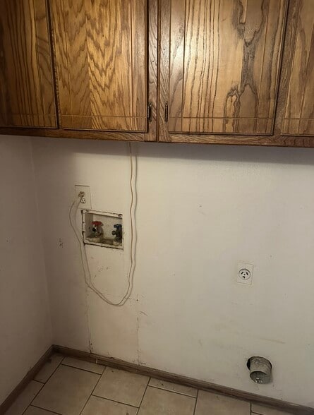 Building Photo - 1019 Acacia Cir