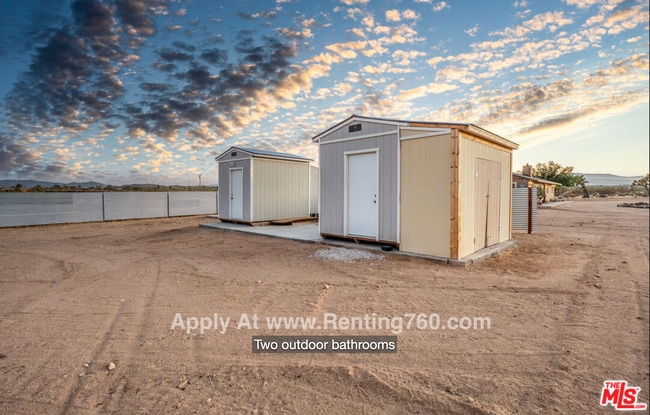 Building Photo - Updated 3 Bed 2 Bath Home on 2.5 Fenced In Acres with paid SOLAR PANELS!!