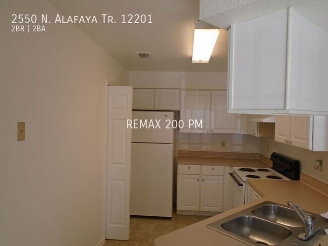 Building Photo - 2550 N Alafaya Trail