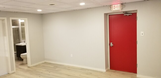 Building Photo - 2317 E Westmoreland St