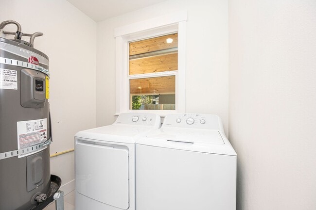 Building Photo - Lakewood Rambler 3 bedroom + Bonus