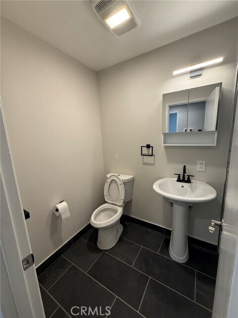 Building Photo - 1488 Bussey St W